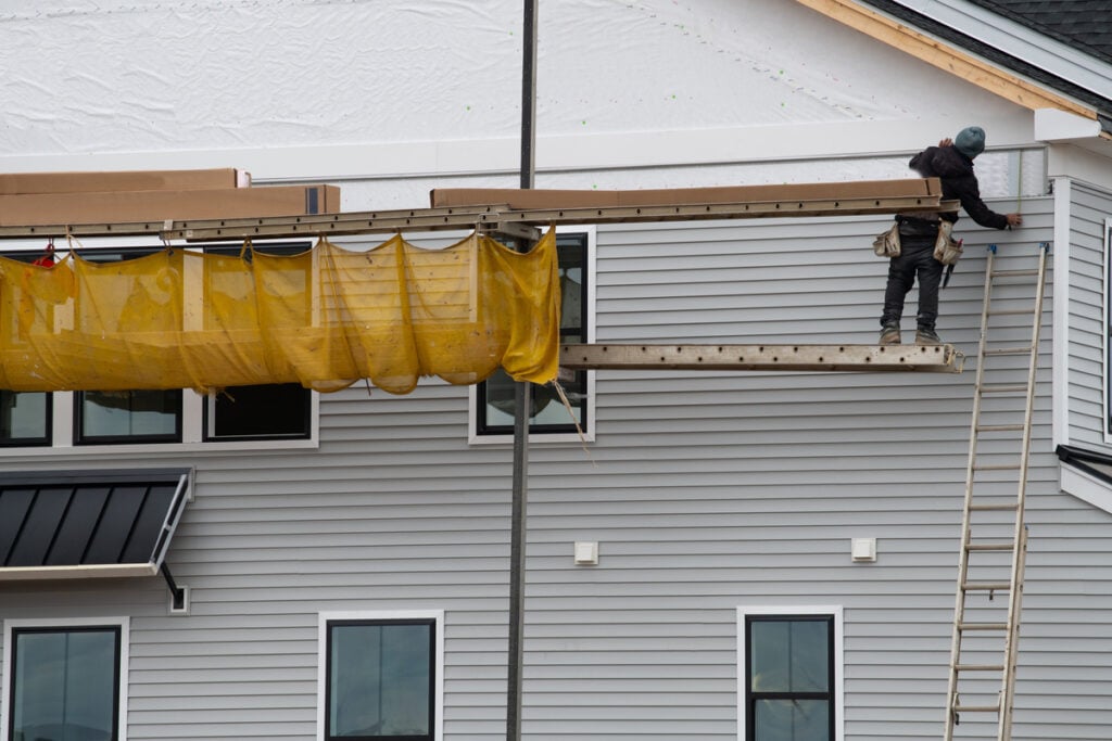 siding contractor installing hardie board siding